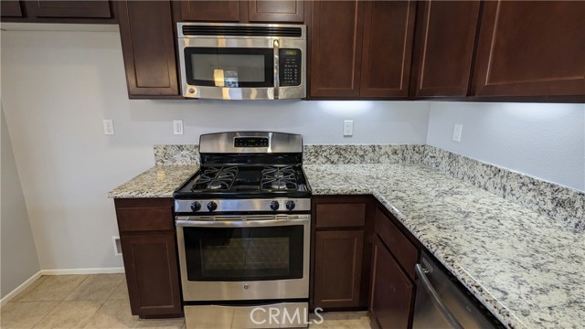 Detail Gallery Image 11 of 42 For 1424 Misty Ln, Beaumont,  CA 92223 - 4 Beds | 3 Baths