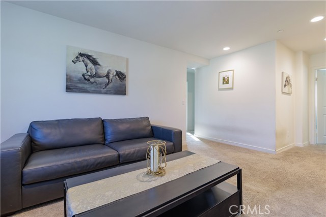 Detail Gallery Image 13 of 27 For 15755 Parry Peak Dr, Fontana,  CA 92336 - 6 Beds | 3/1 Baths