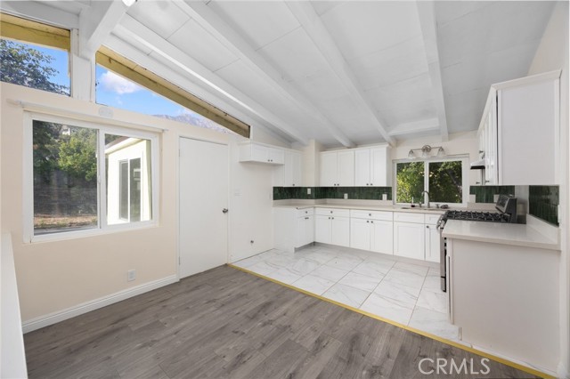 181 E Alegria Avenue, Sierra Madre CA: https://media.crmls.org/medias/feac1949-9fd0-4b1e-8144-698aff2380ff.jpg