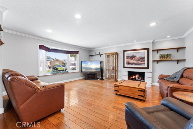 Detail Gallery Image 2 of 28 For 15762 Plymouth Lane, Huntington Beach,  CA 92647 - 5 Beds | 2 Baths