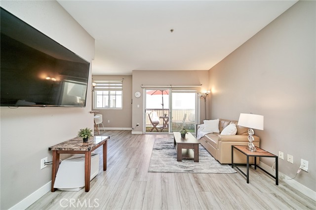 Detail Gallery Image 7 of 30 For 300 E Providencia Ave #211,  Burbank,  CA 91502 - 1 Beds | 1 Baths