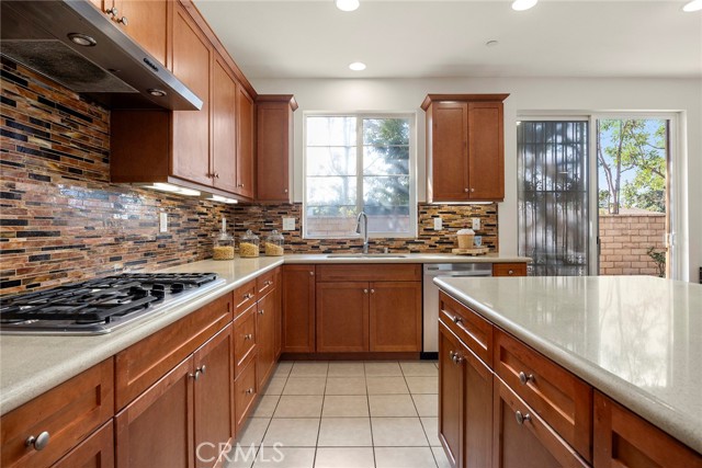 Detail Gallery Image 11 of 38 For 10886 Lotus Dr, Garden Grove,  CA 92843 - 5 Beds | 4 Baths