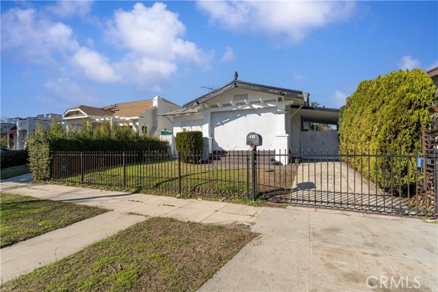 1643 Leighton Avenue, Los Angeles, California 90062, 2 Bedrooms Bedrooms, ,1 BathroomBathrooms,Single Family Residence,For Sale,Leighton,RS25039916