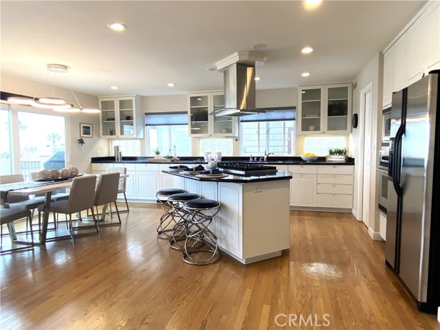 1111 Manhattan Avenue, Hermosa Beach, California 90254, 4 Bedrooms Bedrooms, ,2 BathroomsBathrooms,Residential,Sold,Manhattan,SB23071063