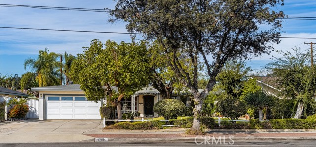 Detail Gallery Image 2 of 36 For 1705 E Vermont Ave, Anaheim,  CA 92805 - 4 Beds | 2 Baths