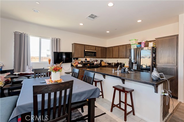 Detail Gallery Image 10 of 38 For 3013 via Bella Rosa, Rosamond,  CA 93560 - 4 Beds | 3 Baths