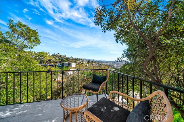 Detail Gallery Image 12 of 20 For 8686 Franklin Ave, Hollywood Hills,  CA 90069 - 4 Beds | 3 Baths