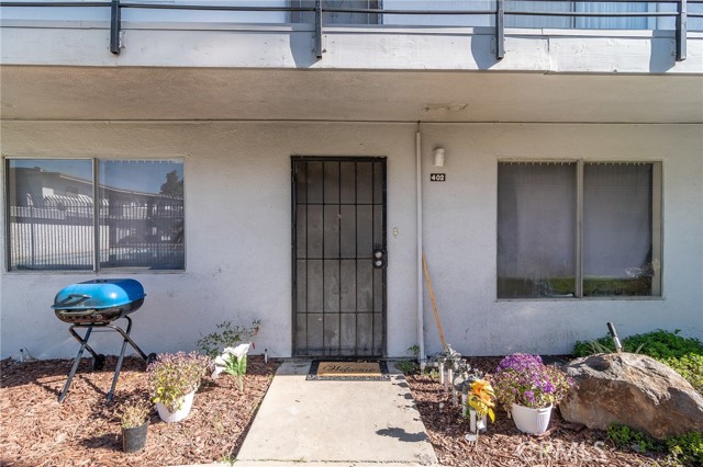 Detail Gallery Image 2 of 16 For 5530 Ackerfield Ave #402,  Long Beach,  CA 90805 - 2 Beds | 1 Baths