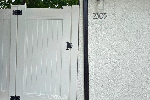 2303 N Sparks Street, Burbank CA: https://media.crmls.org/medias/feb0828e-20ea-455c-877a-91864837aae9.jpg