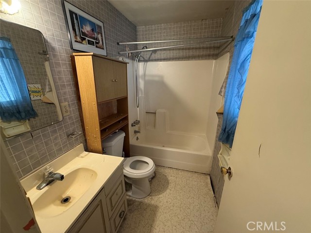 2073 Sandalwood Drive, Santa Maria CA: https://media.crmls.org/medias/feb11b47-4732-4b92-a473-d3c17c1e1a2a.jpg
