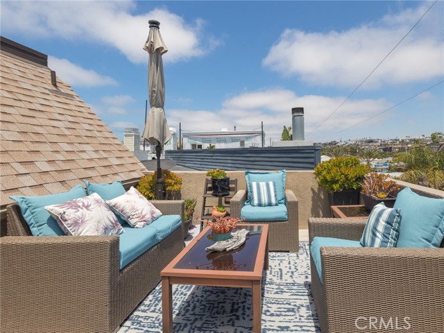 1301 Cypress Avenue, Hermosa Beach, California 90254, 2 Bedrooms Bedrooms, ,3 BathroomsBathrooms,Residential,Sold,Cypress,PV22153889