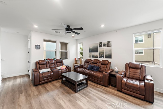 8103 Cooper Lane, Gardena CA: https://media.crmls.org/medias/feb14429-05c4-4b38-bea1-3dd4223214c5.jpg