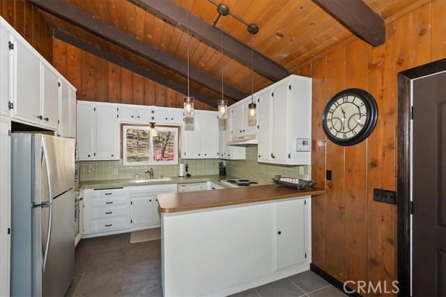 Detail Gallery Image 10 of 26 For 27994 W Shore, Lake Arrowhead,  CA 92352 - 3 Beds | 2 Baths