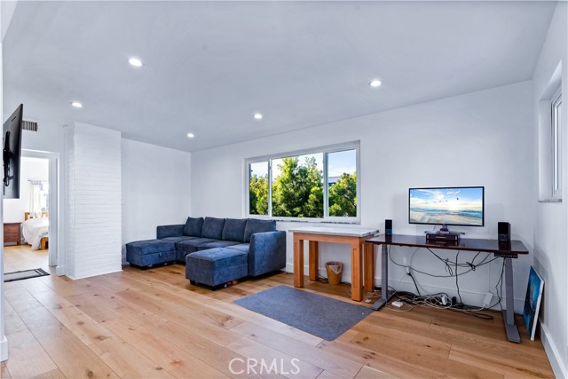 400 17th Street, Manhattan Beach, California 90266, 4 Bedrooms Bedrooms, ,2 BathroomsBathrooms,Residential,For Sale,17th,PW24197344