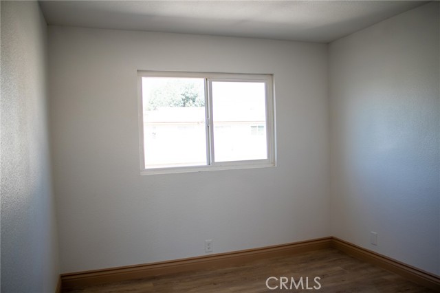 347 N Eucalyptus Avenue, Rialto CA: https://media.crmls.org/medias/feb27cec-4c7b-4e9b-a425-5de0b51584a1.jpg
