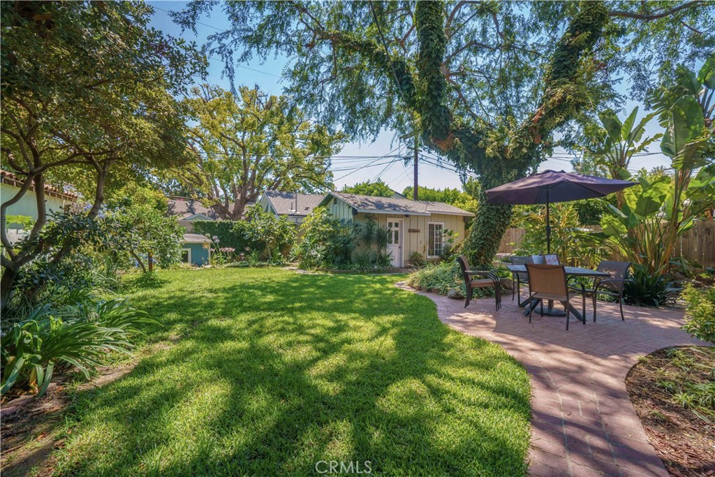 https://media.crmls.org/medias/feb31078-fe21-461f-a49e-88f2c14e1c7e.jpg?preset=X-Large