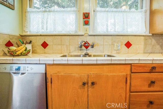 2270 E Orange Grove Boulevard, Pasadena CA: https://media.crmls.org/medias/feb380c4-8a67-4096-94e0-78d42e433d59.jpg