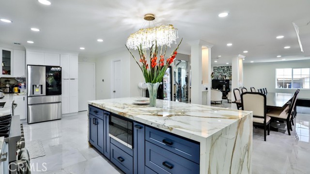 17230 San Lorenzo Circle, Fountain Valley CA: https://media.crmls.org/medias/feb46c32-1efe-4e61-8af8-a1996c7a12dc.jpg