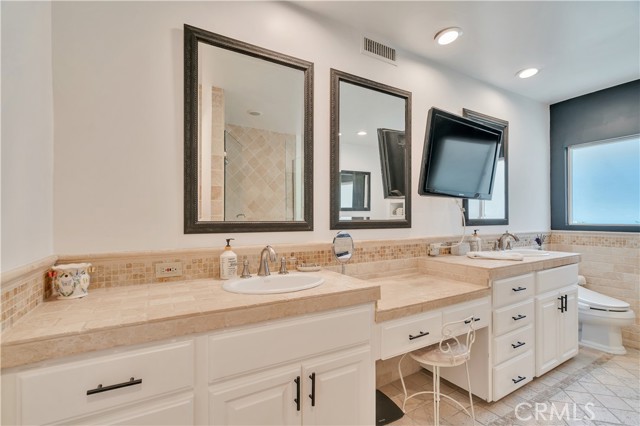 Detail Gallery Image 36 of 44 For 5067 Arundel Drive, Woodland Hills,  CA 91364 - 5 Beds | 4/1 Baths