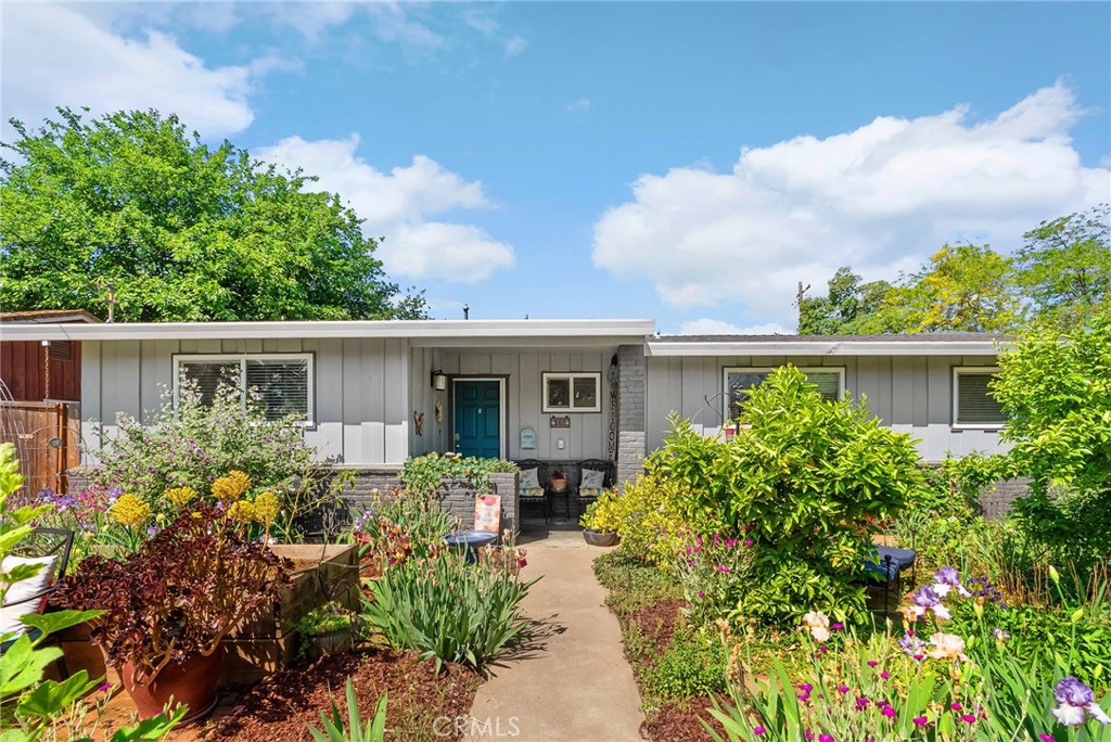 10 Cottage Circle