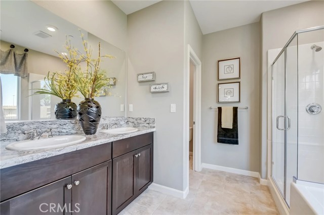 Detail Gallery Image 7 of 19 For 1001 Lucia Ave, Fowler,  CA 93625 - 4 Beds | 3/1 Baths