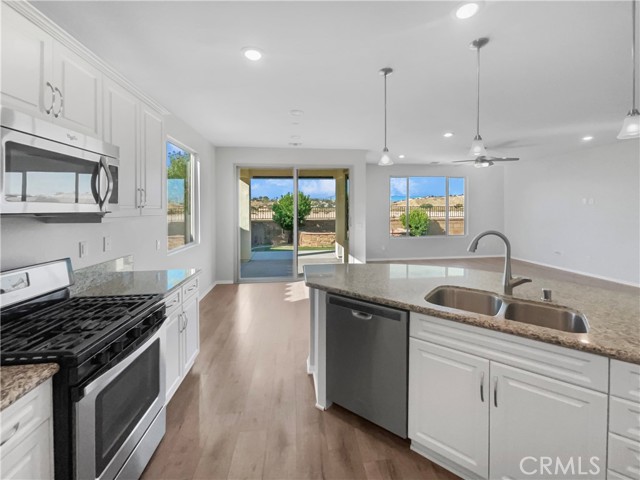 11444 River Run st., Apple Valley CA: https://media.crmls.org/medias/feb5b4a2-8630-4a3b-bff7-fb1faa1c20f6.jpg