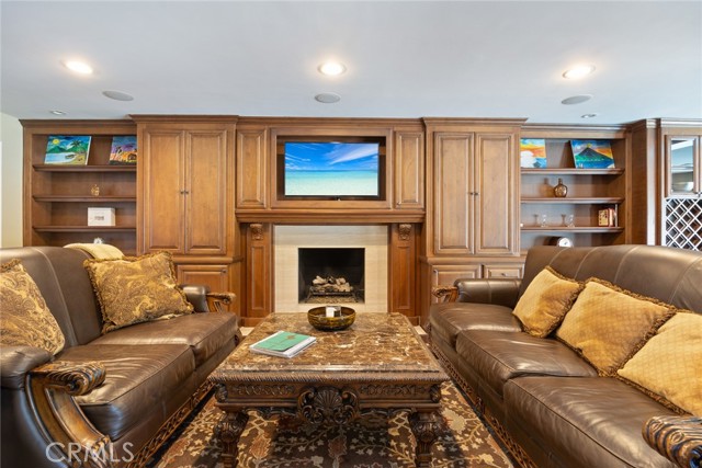 Detail Gallery Image 15 of 68 For 2030 Leeward Ln, Newport Beach,  CA 92660 - 4 Beds | 3/1 Baths