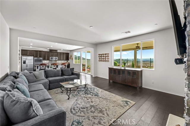 37629 Fiesta Flower Street, Murrieta CA: https://media.crmls.org/medias/feb66277-3721-43ab-b71e-93e23f7d7c1b.jpg