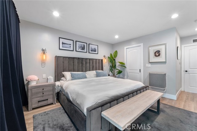 Detail Gallery Image 24 of 40 For 7316 Colbath, Van Nuys,  CA 91405 - 3 Beds | 3 Baths