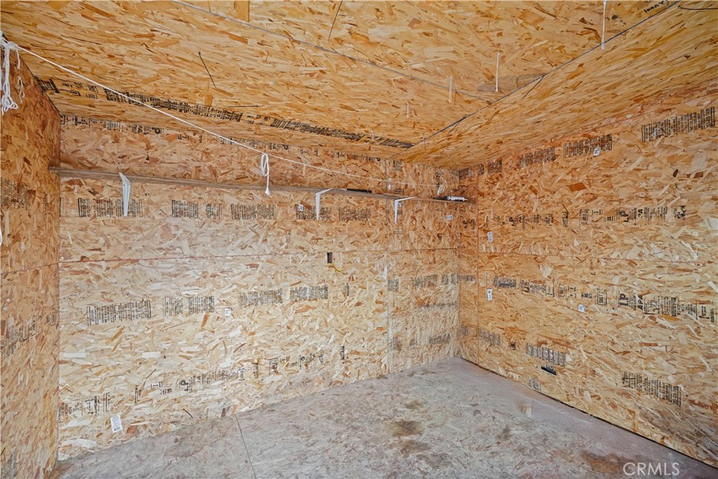 https://media.crmls.org/medias/feb841fa-ca77-42c0-91a5-56f3cc3dae93.jpg?preset=X-Large