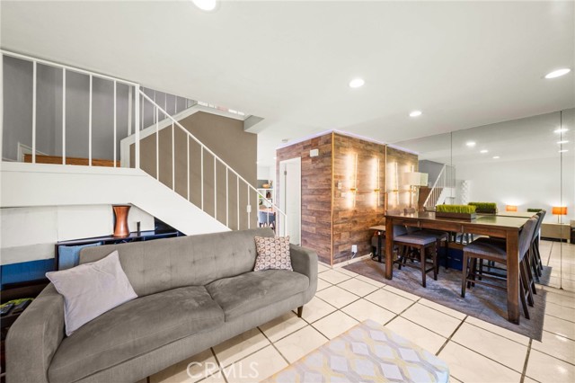 Detail Gallery Image 6 of 27 For 2921 S Sycamore St #E,  Santa Ana,  CA 92707 - 3 Beds | 1/1 Baths