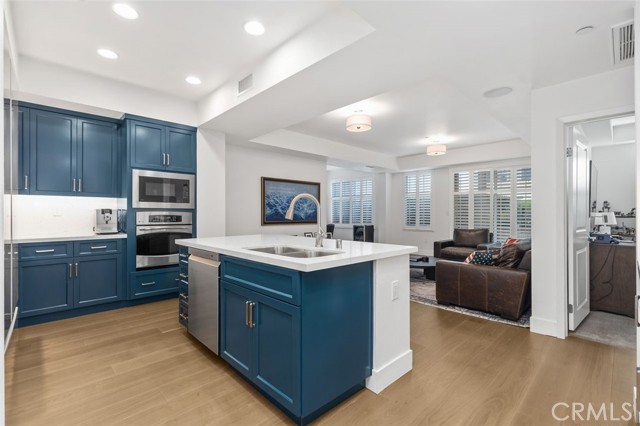 Detail Gallery Image 12 of 49 For 150 the Promenade #202,  Long Beach,  CA 90802 - 3 Beds | 3 Baths