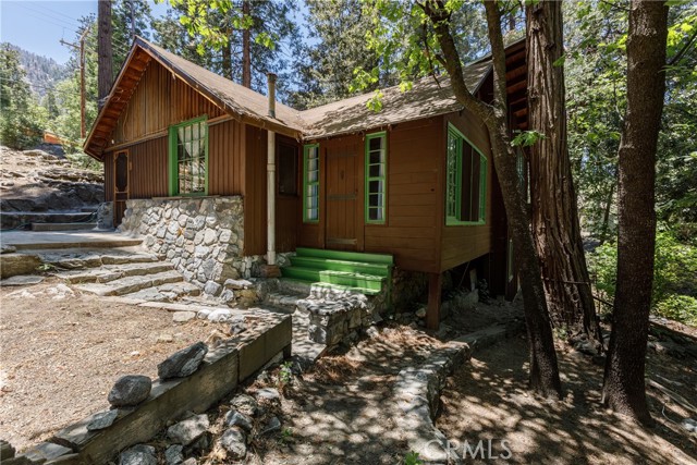 Detail Gallery Image 1 of 32 For 40848 Valley of the Falls Dr, Forest Falls,  CA 92339 - 3 Beds | 2 Baths