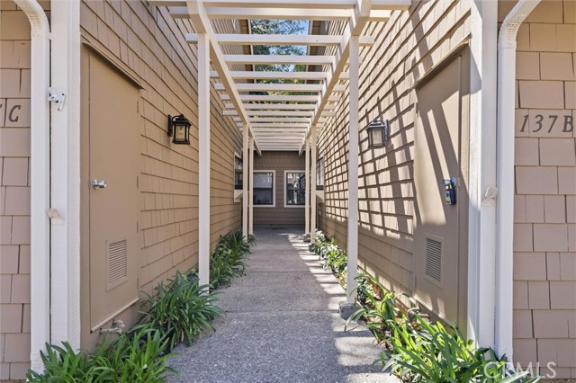 Detail Gallery Image 3 of 36 For 137 Redding Rd #B,  Campbell,  CA 95008 - 2 Beds | 2/1 Baths