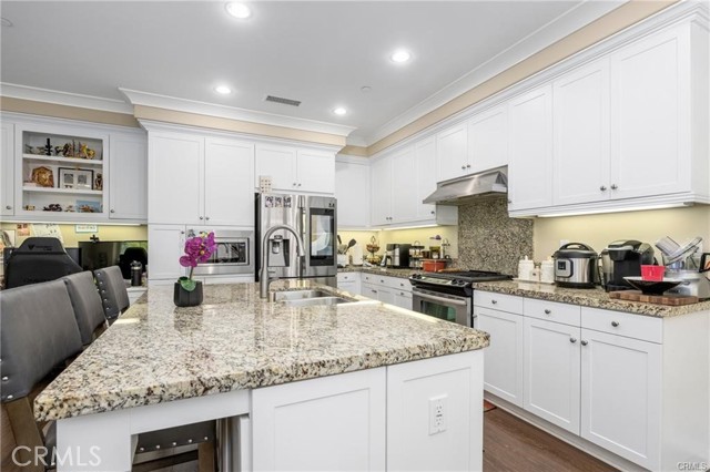38 Larkfield, Irvine CA: https://media.crmls.org/medias/febc59b9-6523-438d-ac02-3f46f5bce576.jpg