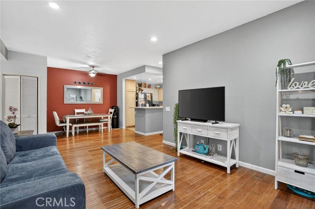 Detail Gallery Image 4 of 33 For 2381 Archwood Ln #184,  Simi Valley,  CA 93063 - 3 Beds | 2 Baths