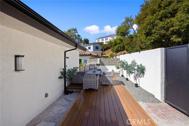 3233 Tareco Drive, Los Angeles CA: https://media.crmls.org/medias/febe1915-7f89-4299-95ee-9fa4c3c18d3a.jpg