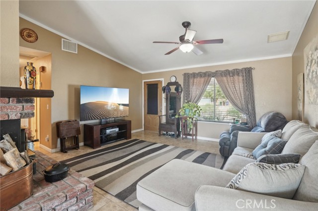 Detail Gallery Image 4 of 20 For 4697 Hooktree Rd, Twentynine Palms,  CA 92277 - 3 Beds | 2 Baths