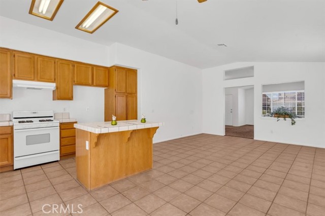 17628 Landis Drive, Victorville CA: https://media.crmls.org/medias/febed351-693e-4665-8b89-7b7d652e44f7.jpg