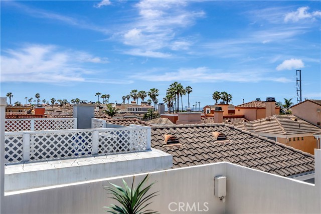 311 22nd Street, Huntington Beach CA: https://media.crmls.org/medias/febf909b-b4ab-44de-9011-fca27e75d5ee.jpg