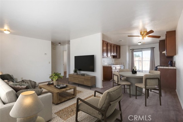 20705 Thunderbird Road, Apple Valley CA: https://media.crmls.org/medias/febfeccc-030c-49a6-81cc-b2ac76cea549.jpg