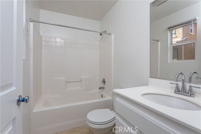 Detail Gallery Image 13 of 29 For 6840 De Celis Pl #32,  Van Nuys,  CA 91406 - 4 Beds | 4 Baths