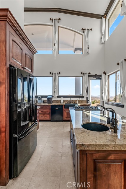 Detail Gallery Image 13 of 58 For 8022 Wesley, Joshua Tree,  CA 92252 - 5 Beds | 4/1 Baths