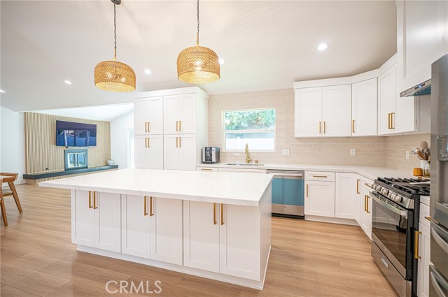 Detail Gallery Image 4 of 49 For 2975 Riverside Dr, Chino,  CA 91710 - 4 Beds | 2 Baths