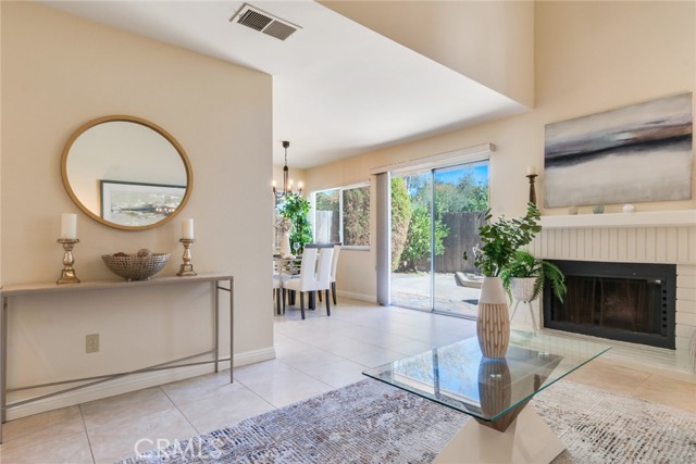 Detail Gallery Image 5 of 27 For 3724 Live Oak, Pomona,  CA 91767 - 3 Beds | 3 Baths