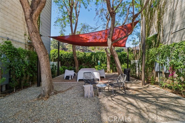 3450 Cahuenga W Boulevard, Los Angeles CA: https://media.crmls.org/medias/fec6485c-4981-47c6-a6c2-8ad2ca7187c1.jpg
