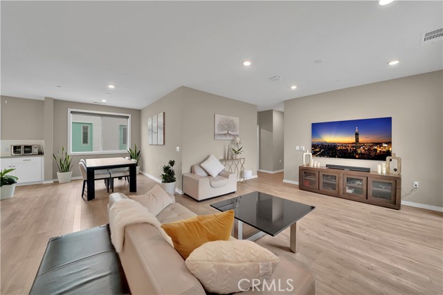 Detail Gallery Image 2 of 25 For 203 Bowery, Irvine,  CA 92612 - 3 Beds | 3 Baths