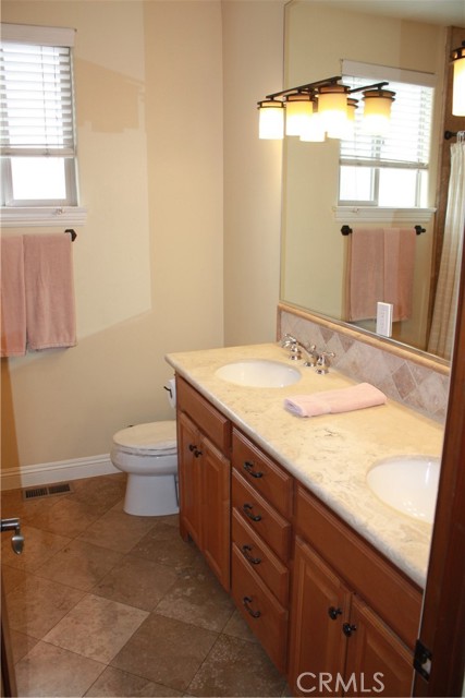 423 19th Street, Manhattan Beach CA: https://media.crmls.org/medias/fec6d77f-7d3e-4f0e-9009-8f407d33ec78.jpg