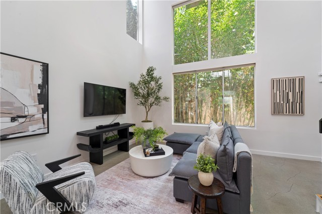 Detail Gallery Image 5 of 27 For 1040 N Curson Ave #3,  West Hollywood,  CA 90046 - 3 Beds | 3 Baths