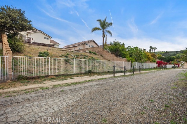 4 Chisholm Trail, Trabuco Canyon CA: https://media.crmls.org/medias/fec7ad57-d071-467a-8a0d-1ab3be80ad8c.jpg